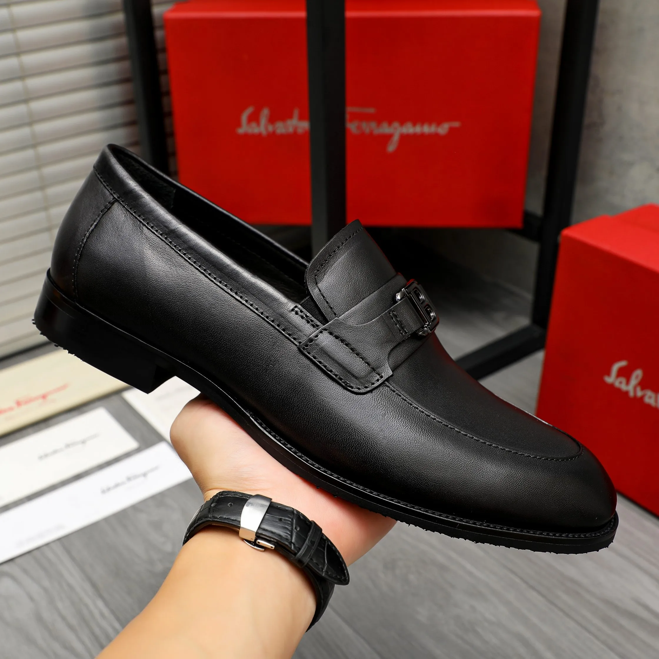 Men's shoes 💰540 Product trademark: Ferragamo "Ferragamo" business casual slip-on leather shoes Regular size: 39-45 (45. Customized, non-returnable) Product materials: Selected high-quality cowhide upper, cowhide lining, original outsole